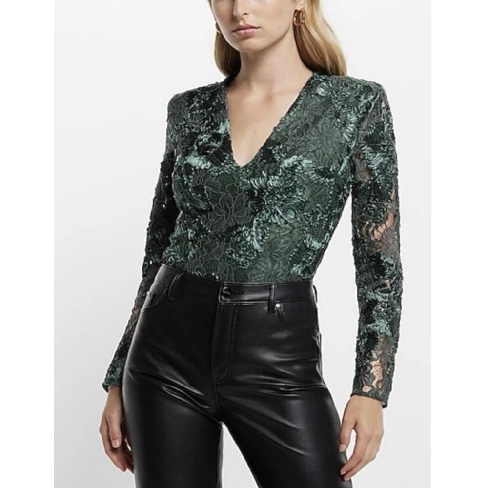Express Emerald Green Floral Lace Deep V-Neck Long Sleeve Bodysuit NWT Medium